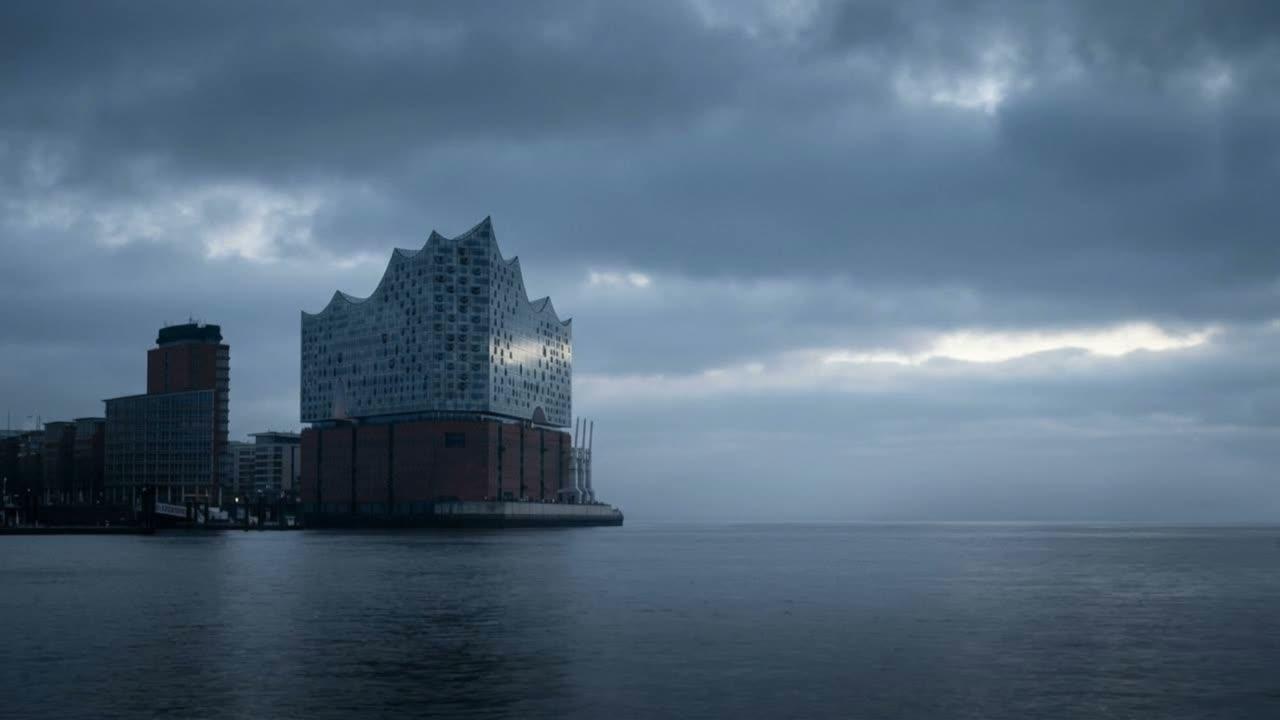 Hamburger Hafen mit Elbphilharmonie