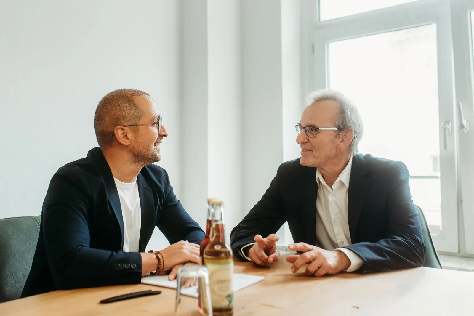 Akin Mec und Michael Müller im Fachgespräch
